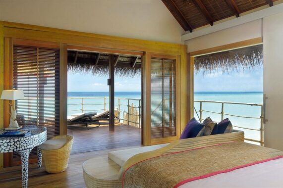 Constance Moofushi 5*