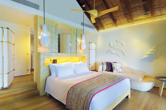 Constance Moofushi 5*