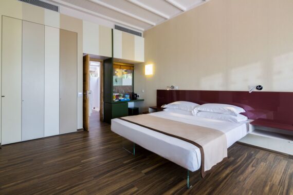 Cocoon Maldives 5*