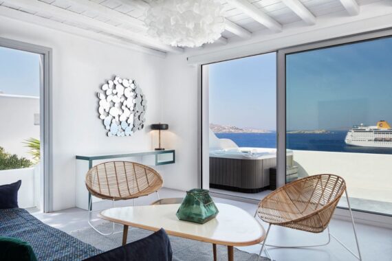 Kouros Hotel And Suites 5*