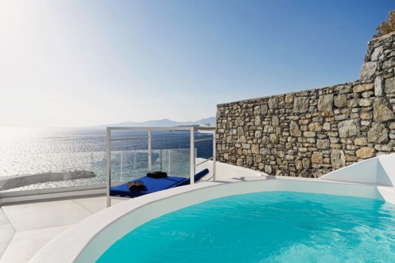 Kouros Hotel And Suites 5*