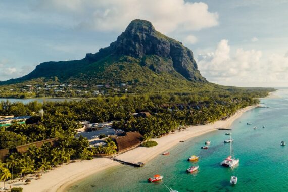 Paradis Beachcomber Golf Resort & Spa 5*