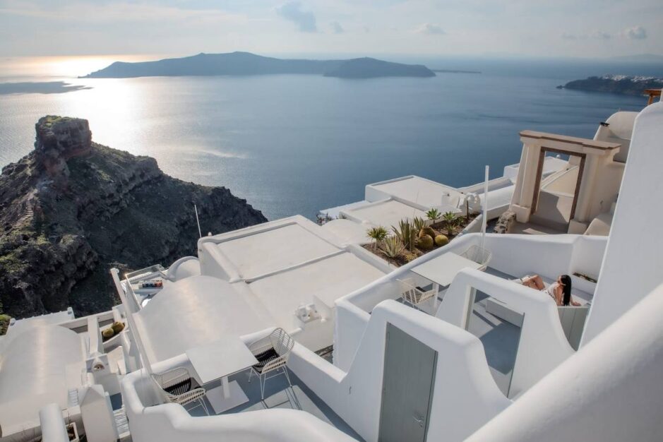Mr. And Mrs. White Santorini 4*