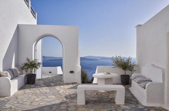 Mr. And Mrs. White Santorini 4*