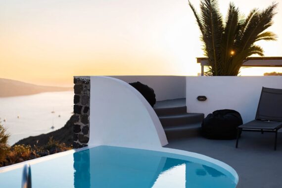 Mr. And Mrs. White Santorini 4*